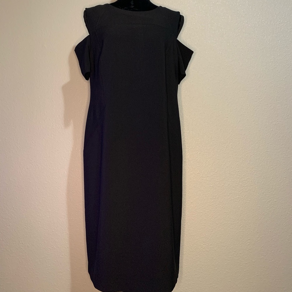 Cold-Shoulder little black dress - Picture 2 of 5